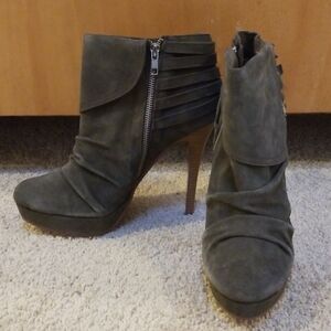 NAUGHTY MONKEY Brownish Grey Suede Size 10 Booties